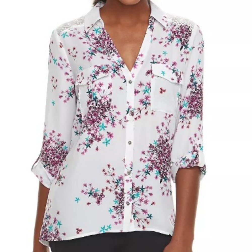 Candie's Floral and Lace Button Up Blouse in a Misses size Small